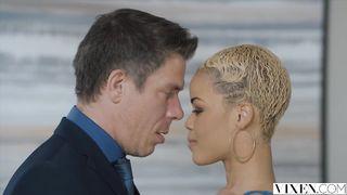 Psychiater Mick fickt klassische Ebony Arie Faye hart